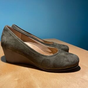 Trotters Suede Wedges